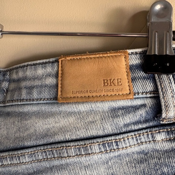 Stella Stretch Short light wash distressed raw hem size 27 - Picture 3 of 10